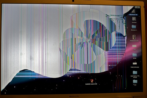 polomljen ekran na laptopu